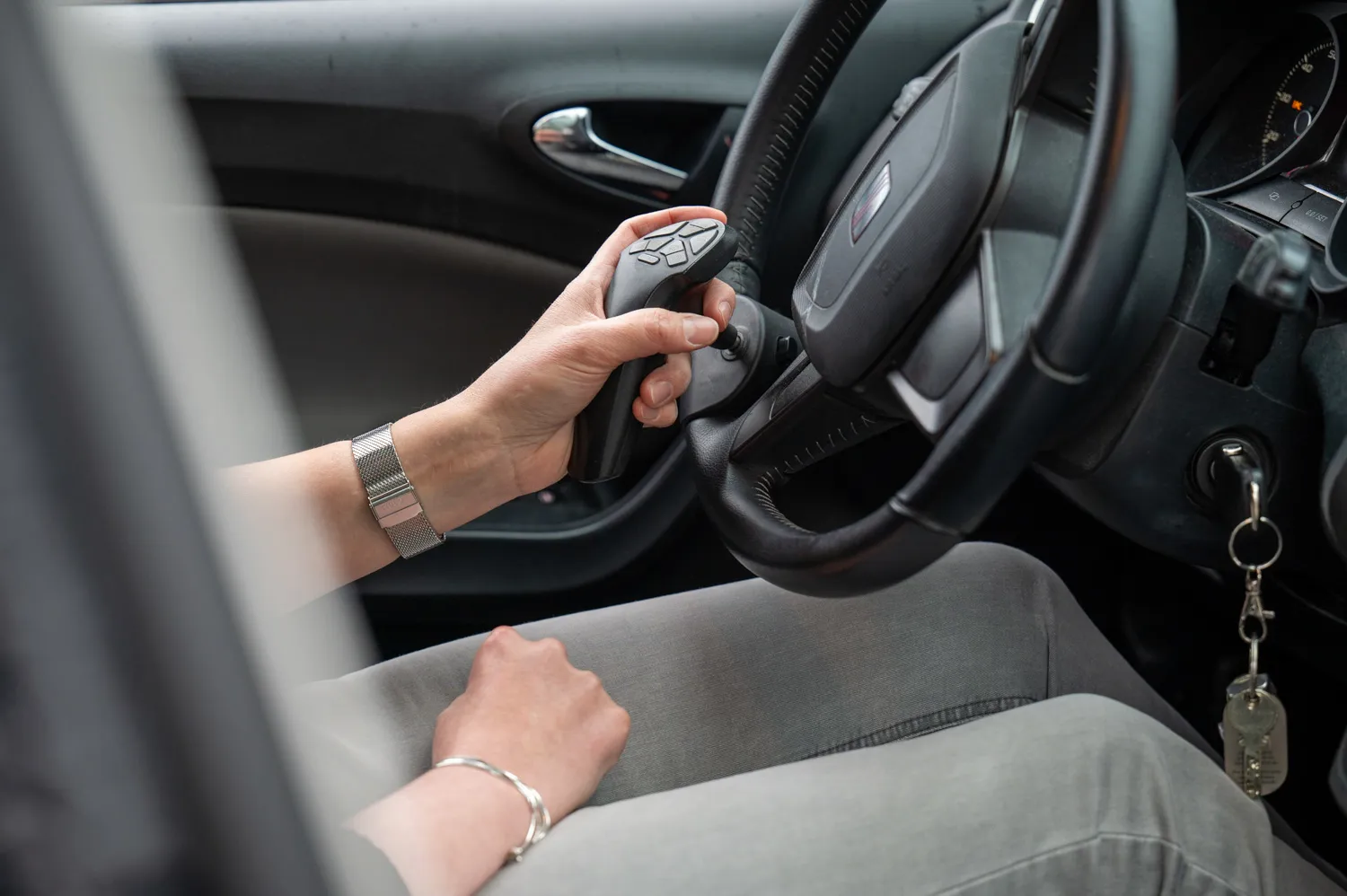 Dass sie wieder Auto fahren kann, ist für Jana eine grosse Erleichterung.