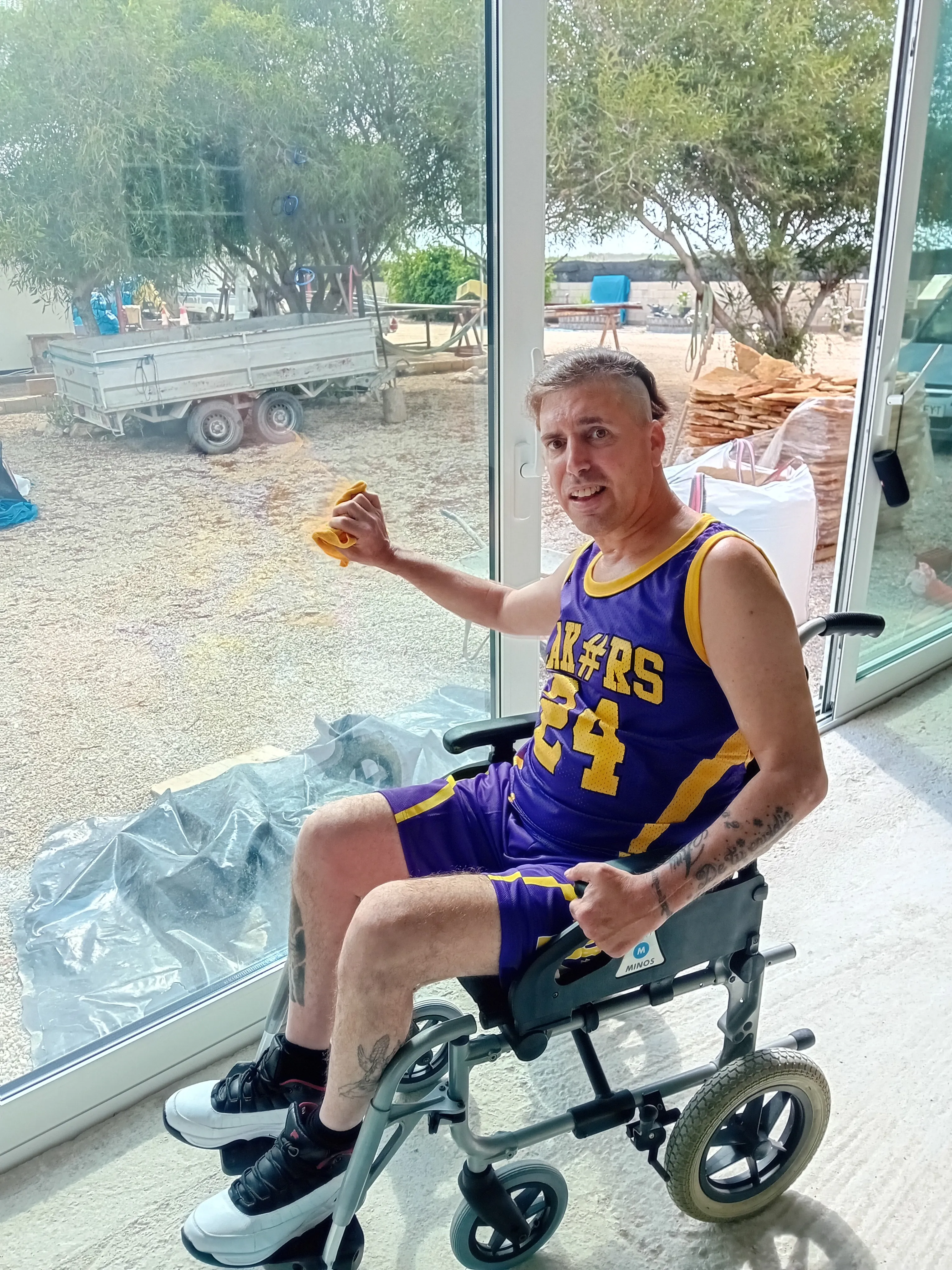 Ein Arbeitsunfall verändert das Leben von Esteban Hernàndez.