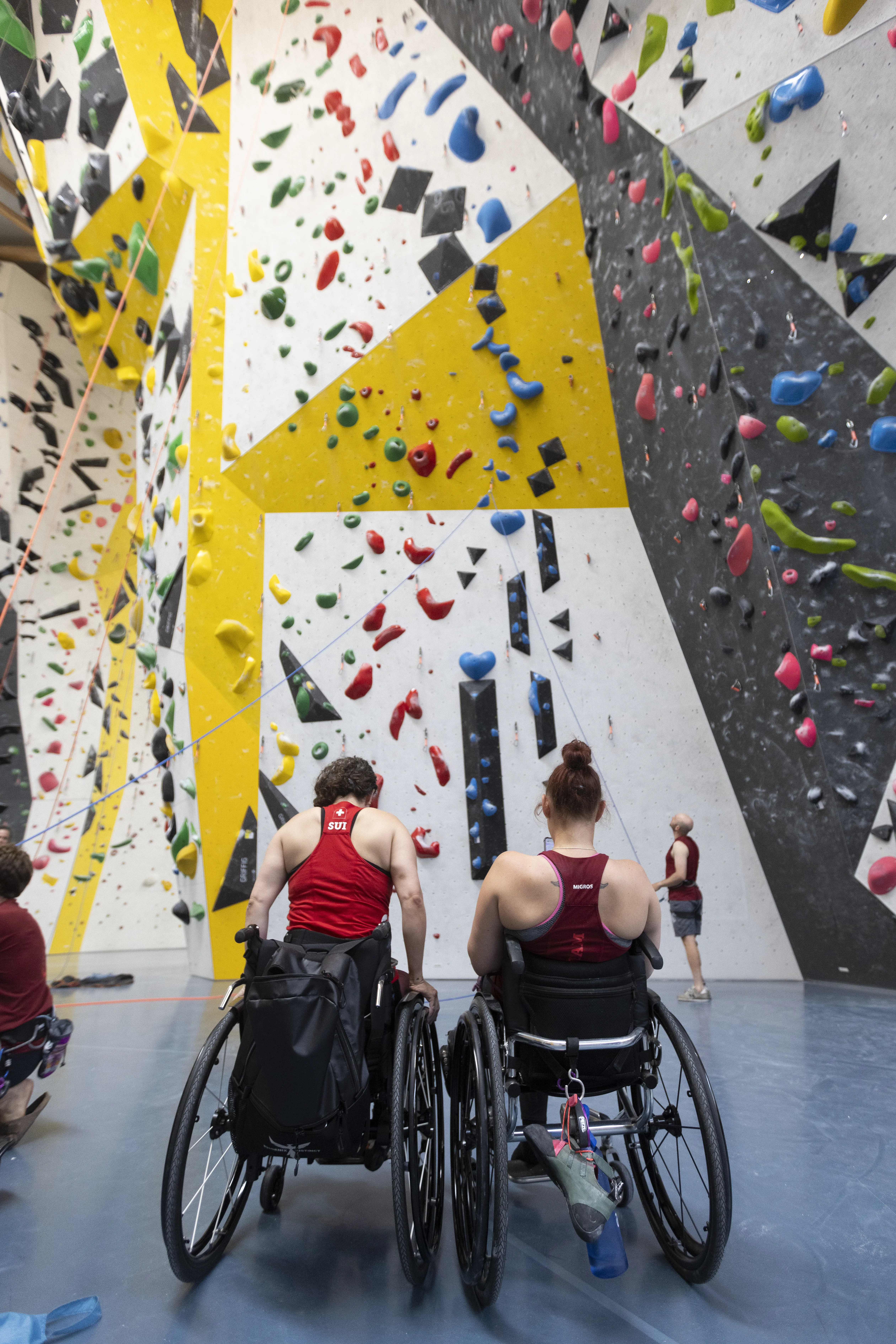 Die Wand schreckt nicht ab, sie motiviert die Athletinnen und Athleten des Swiss Para Climbing Teams.
