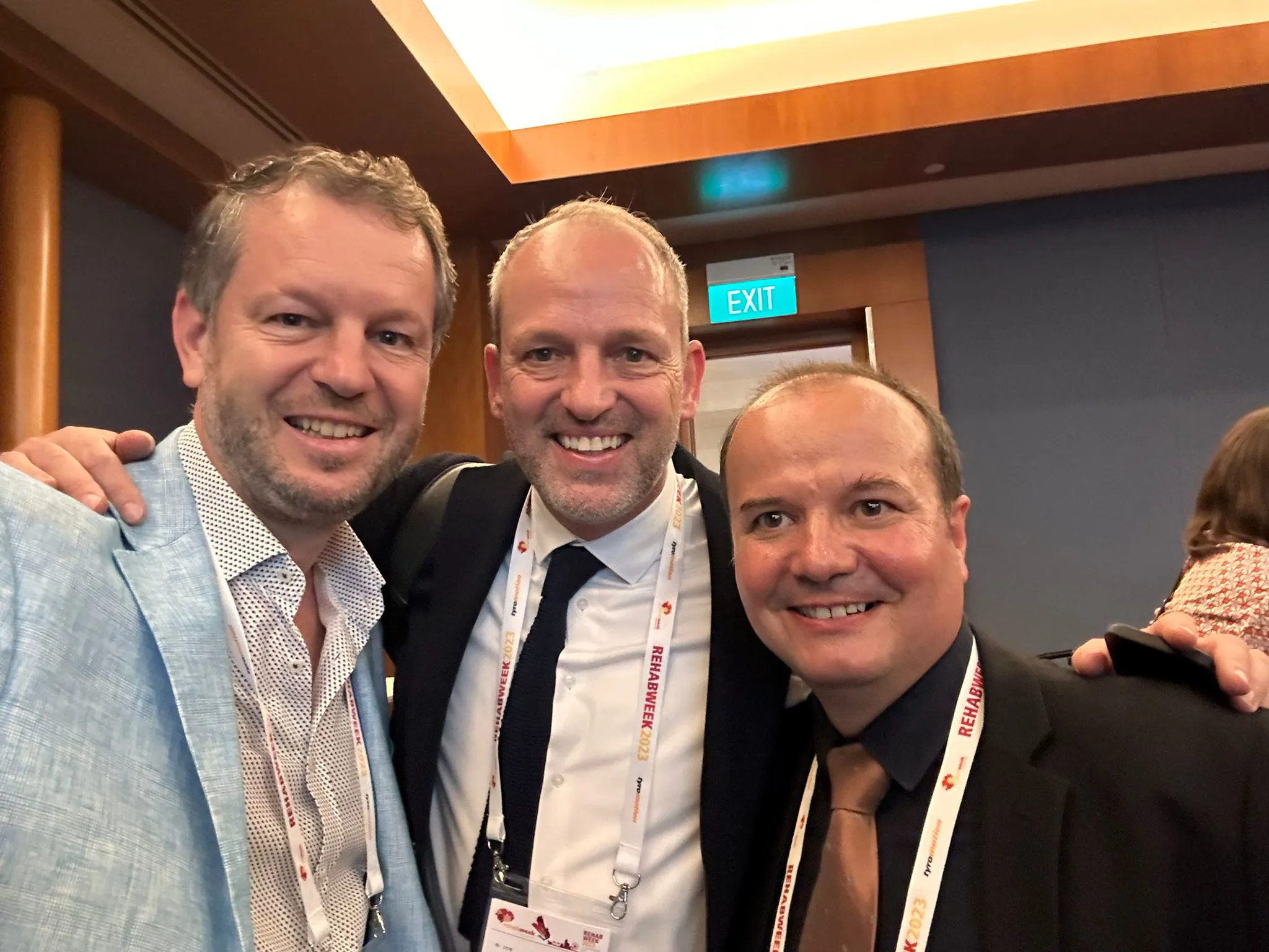 Von links nach rechts: Gery Colombo (CTO VITREA Schweiz), Robert Riener (Präsident ICORR), Thierry Keller (Präsident ICRT)