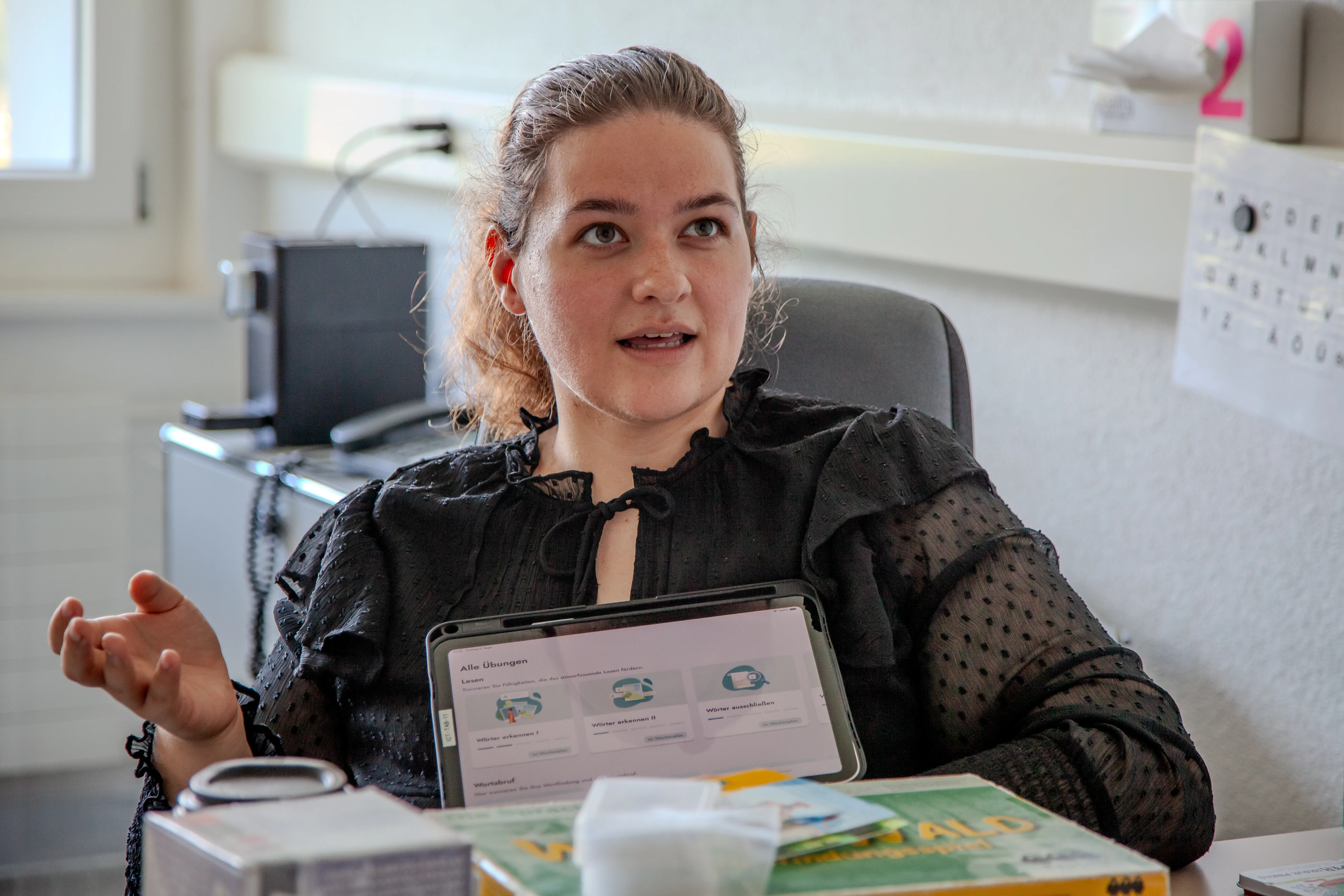 Katrin Kefer hat als Logopädin der Rehaklinik Tschugg beim Projekt myReha-App mitgearbeitet.