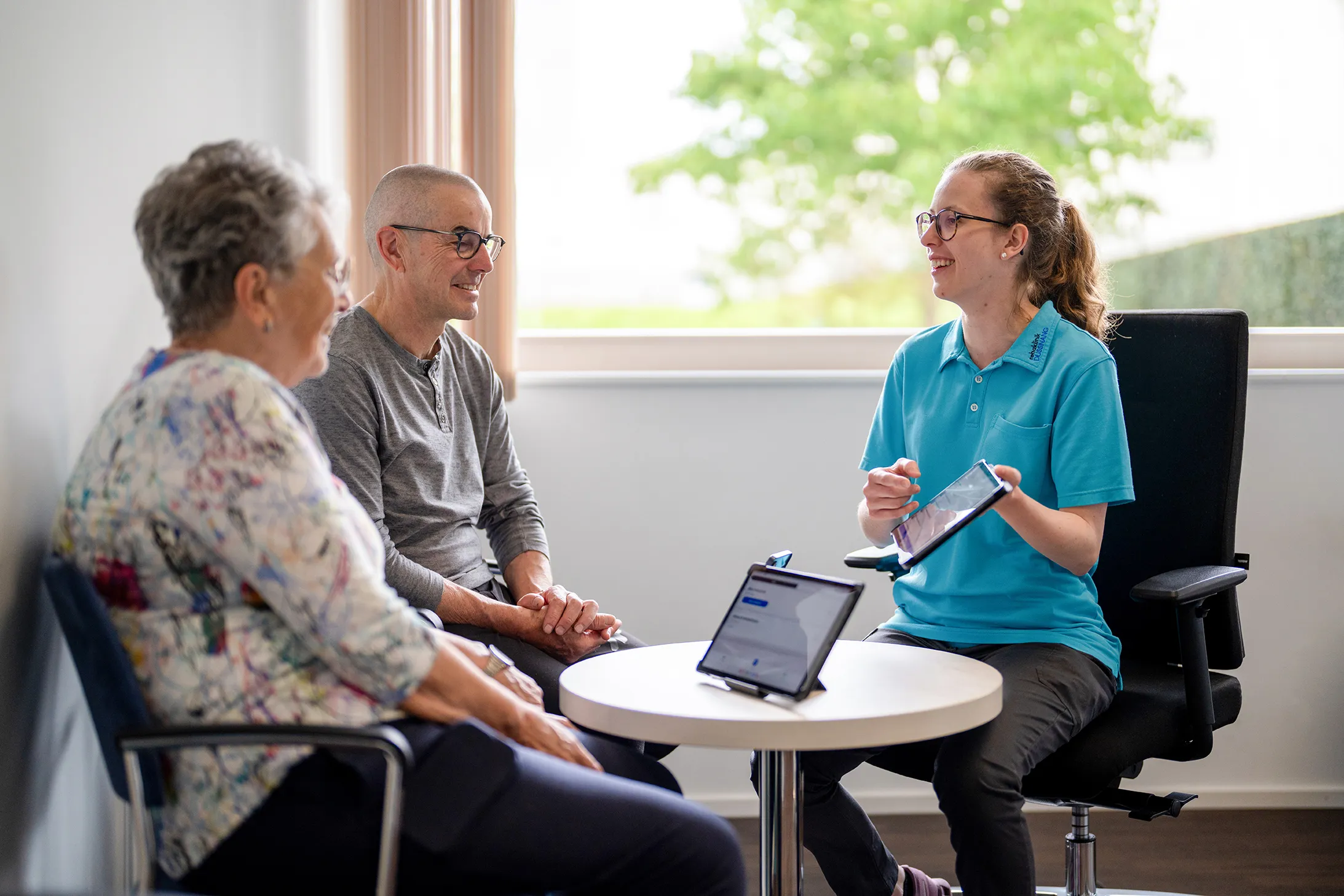 Das Therapie-Team kümmert sich um die Teilnehmenden des Tele-Reha-Programms «Reha to go».