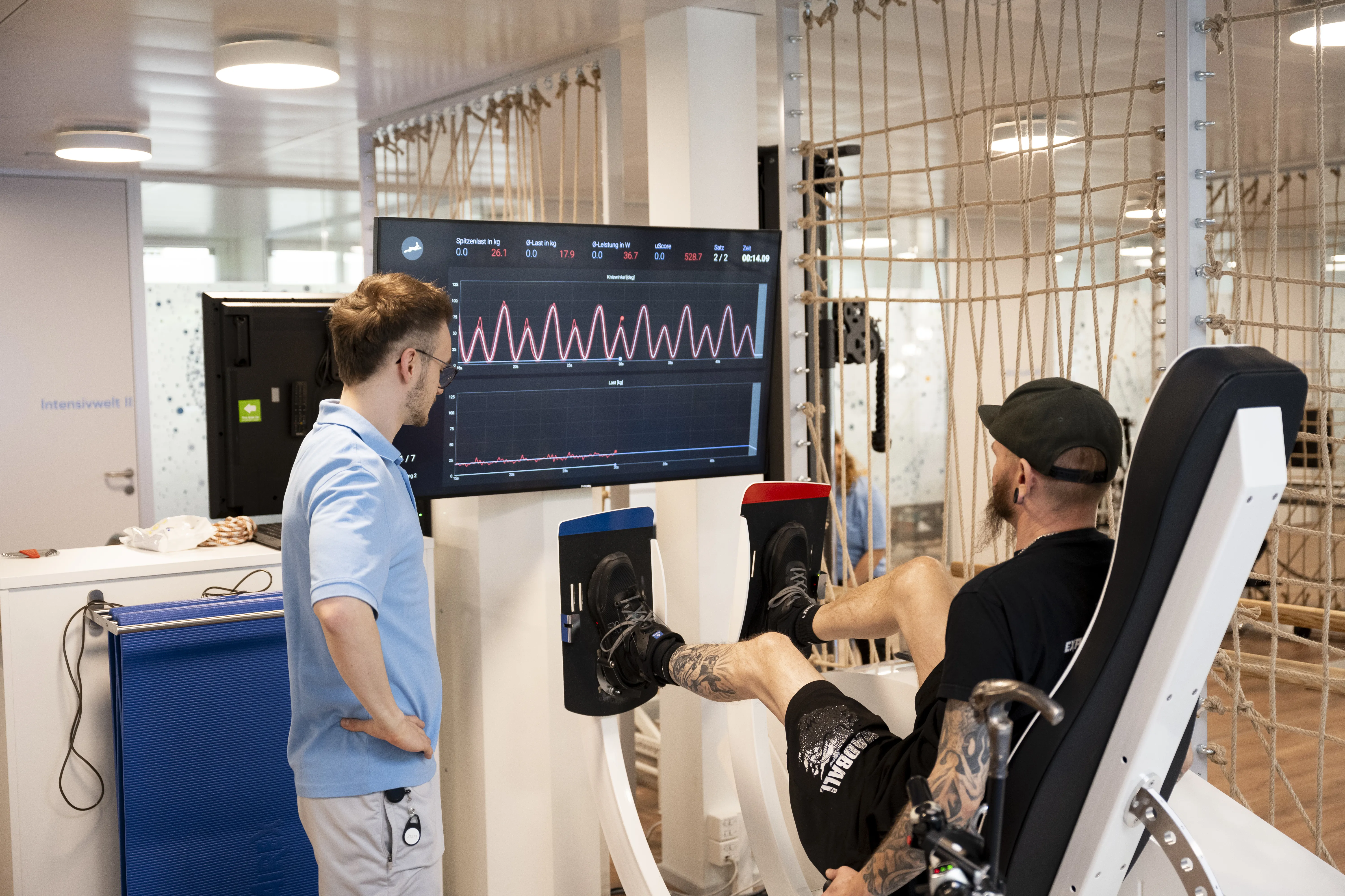 Beim Training mit ddrobotec® braucht es nicht nur Kraft, sondern auch viel Koordination und Feingefühl.