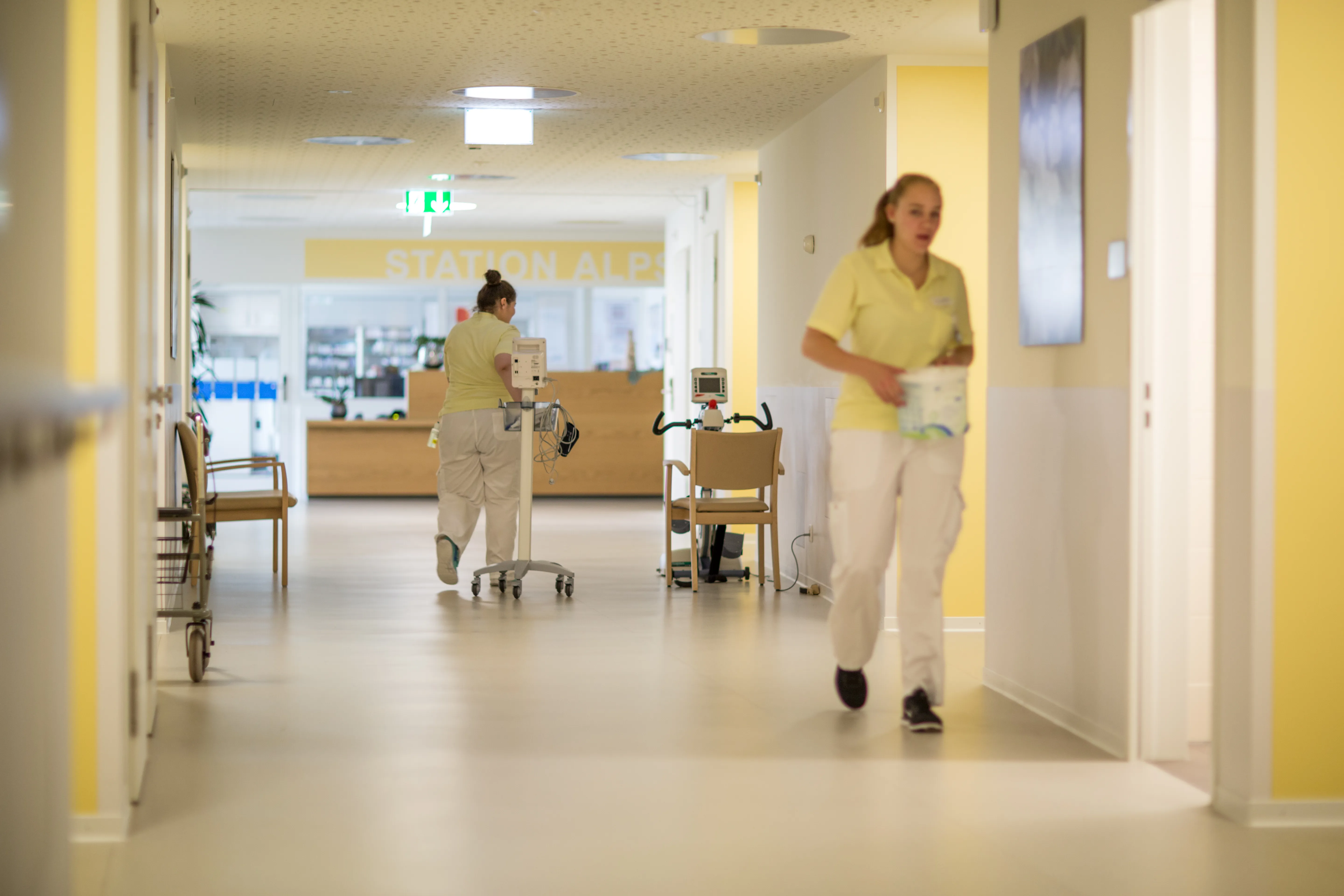 In beiden Rehakliniken arbeiten Pflegefachpersonen, die auf Parkinson spezialisiert sind.