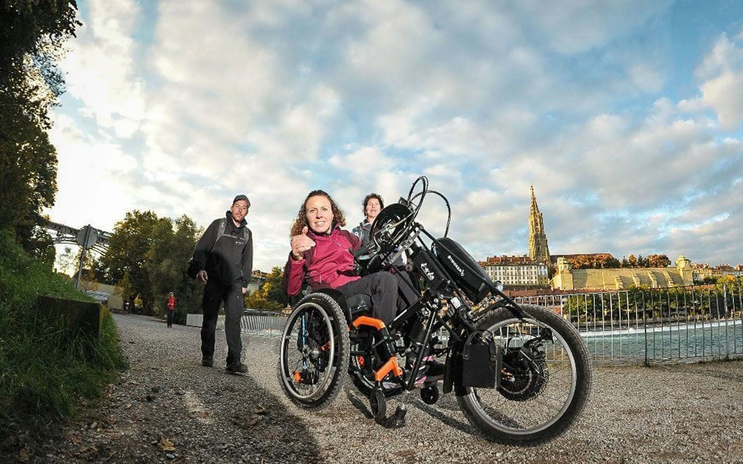 Doris Rohner nimmt als erste Person im Rollstuhl am 50 Kilometermarsch in Bern teil.