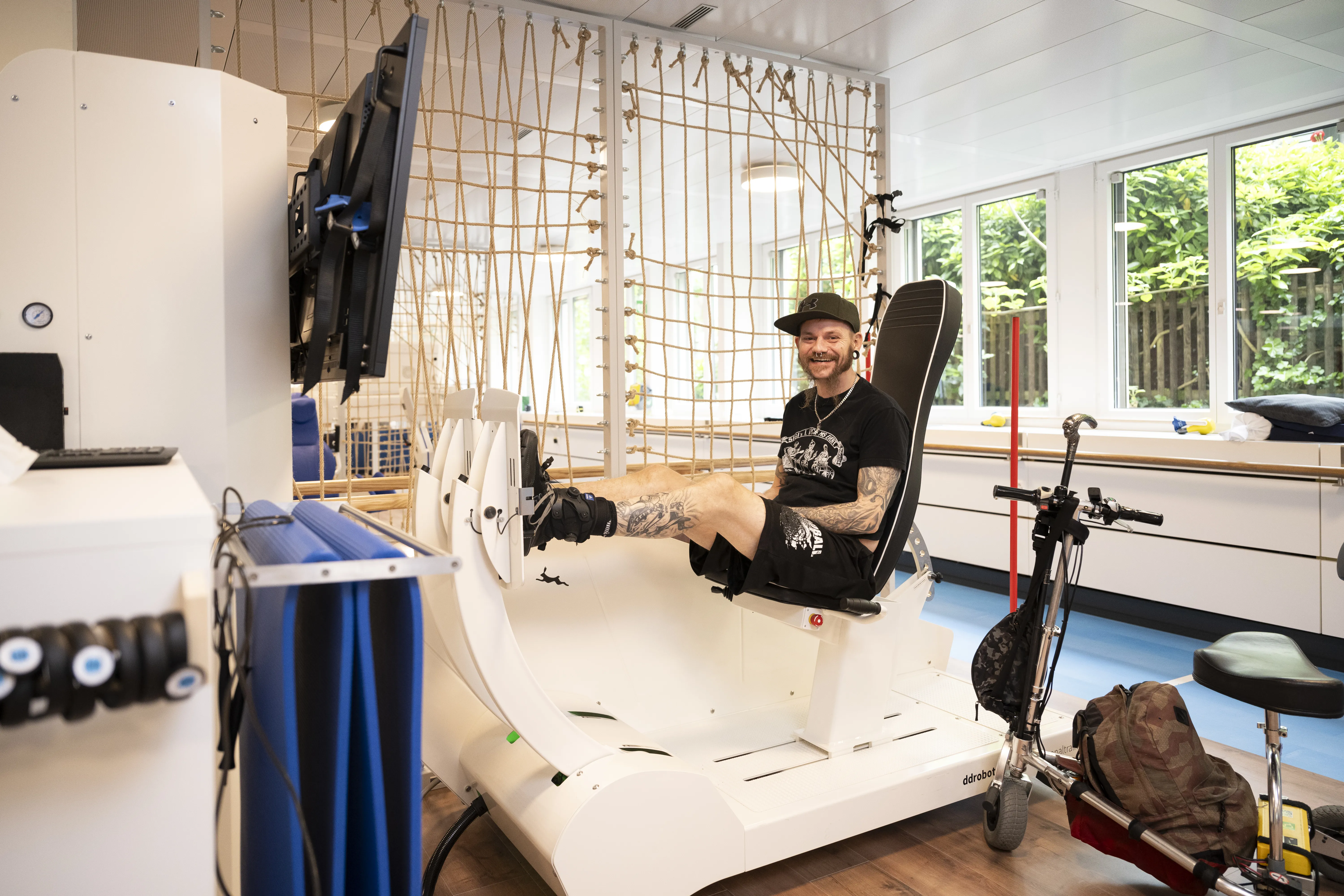 Patrick befindet sich in einer Therapie- oder Alltagssituation im VITREA Rehazentrum Seefeld.