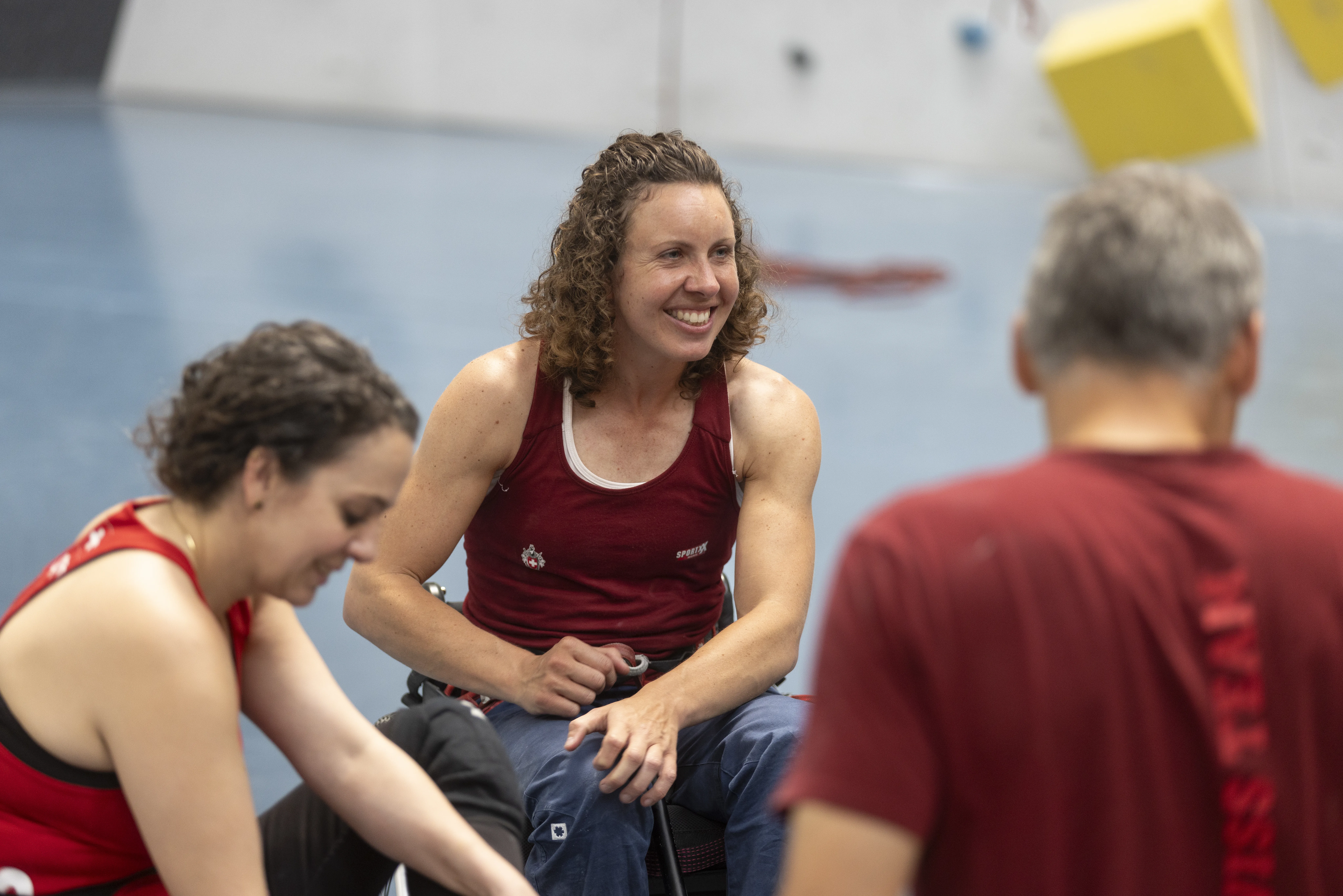 Doris Rohner geht in der Saison 2025 vier Mal an den Start. Und ihr hartes Training zahlt sich aus: In Wien (AUT) und Augsburg (DE) klettert sie aufs Podest, in Bulle (CH) holt sie sich erneut den Schweizer Meistertitel.